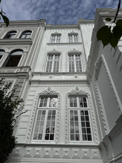 Fassadendetails mit Stuck